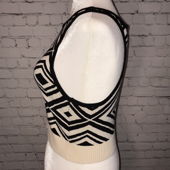 Black and Cream Sweater Vest Crop Top Size Medium - Picture 2 of 5